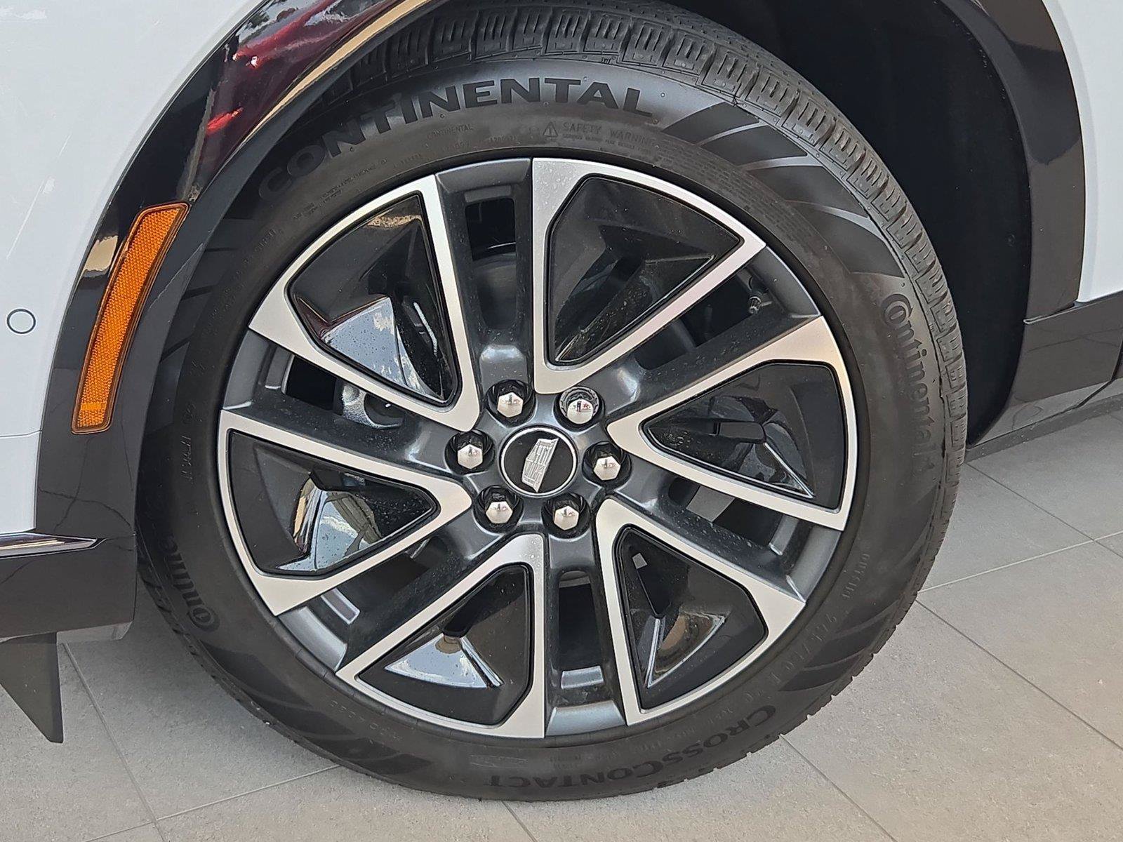New 2026 Cadillac Optiq Sport 2 w/ LPO, Floor Liner Package AWD/4WD image 8