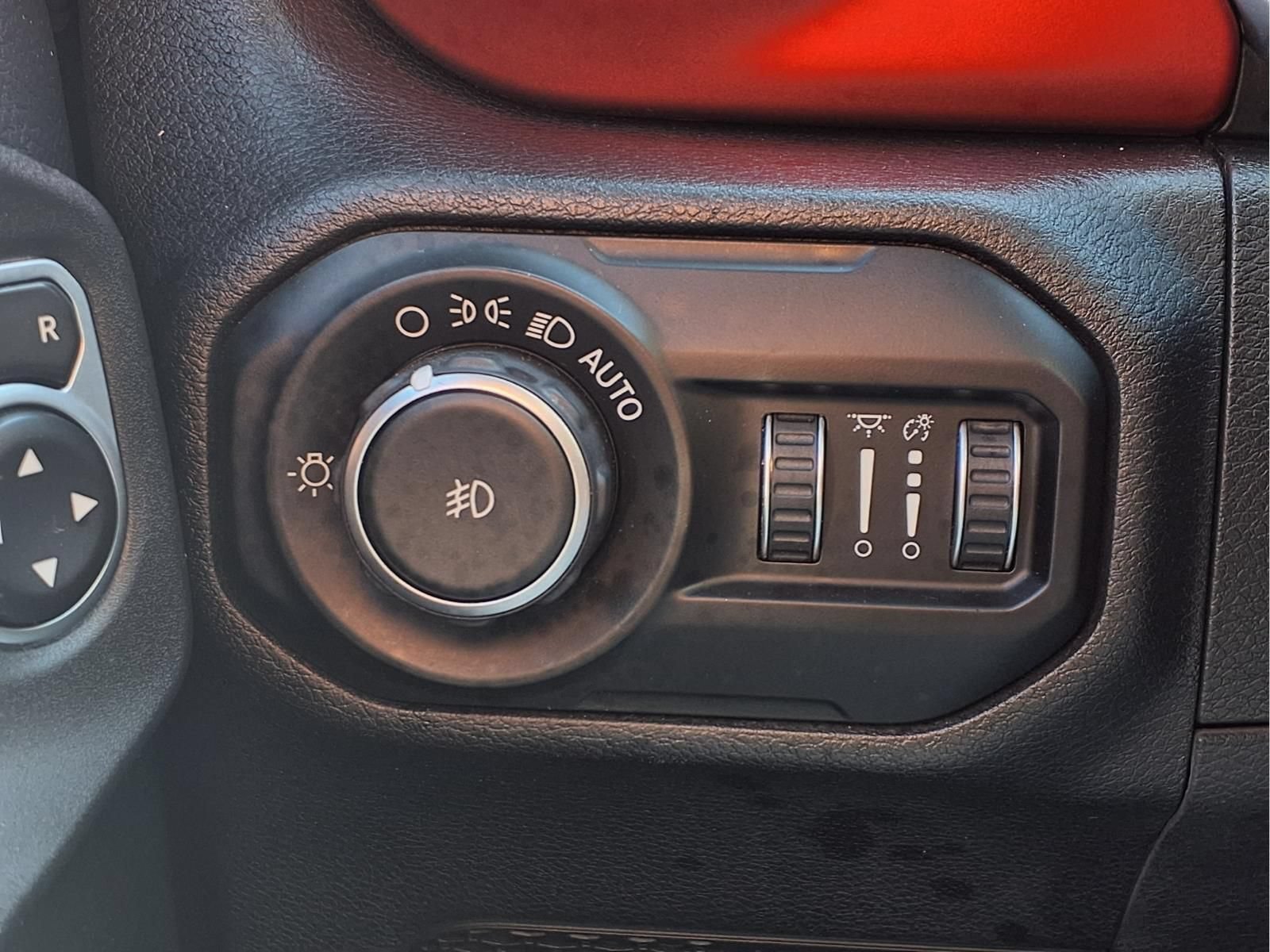 Used 2018 Jeep Wrangler Unlimited Rubicon AWD/4WD image 23