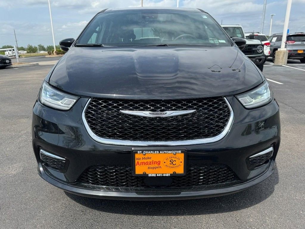 Used 2025 Chrysler Pacifica Select FWD image 9