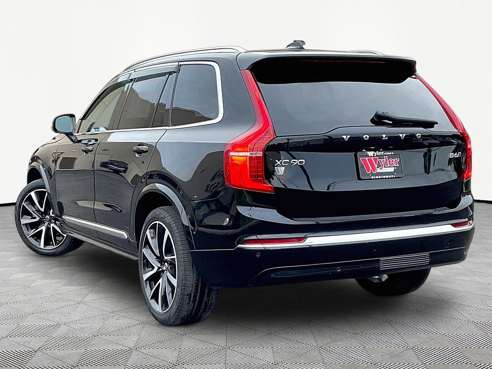 Used 2023 Volvo XC90 B6 Plus w/ Protection Package AWD/4WD image 4