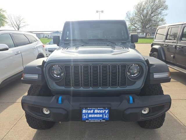 Used 2025 Jeep Wrangler Unlimited Rubicon 4xe w/ Convenience Group AWD/4WD image 3