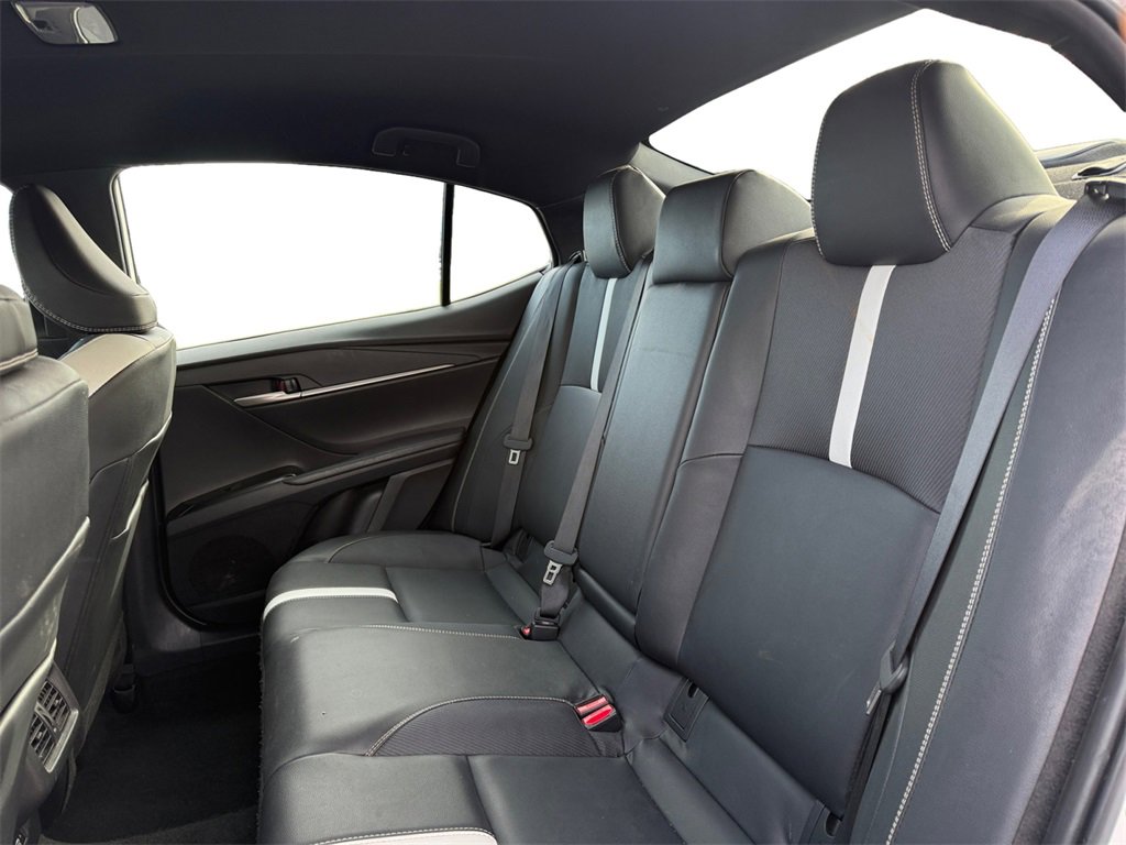 Used 2025 Toyota Camry SE image 14
