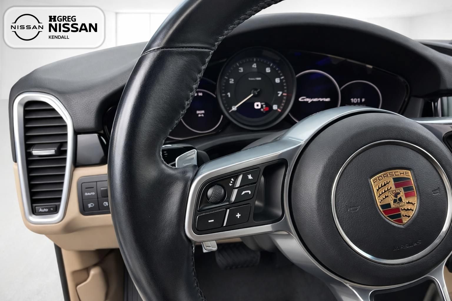 Used 2022 Porsche Cayenne AWD/4WD image 8