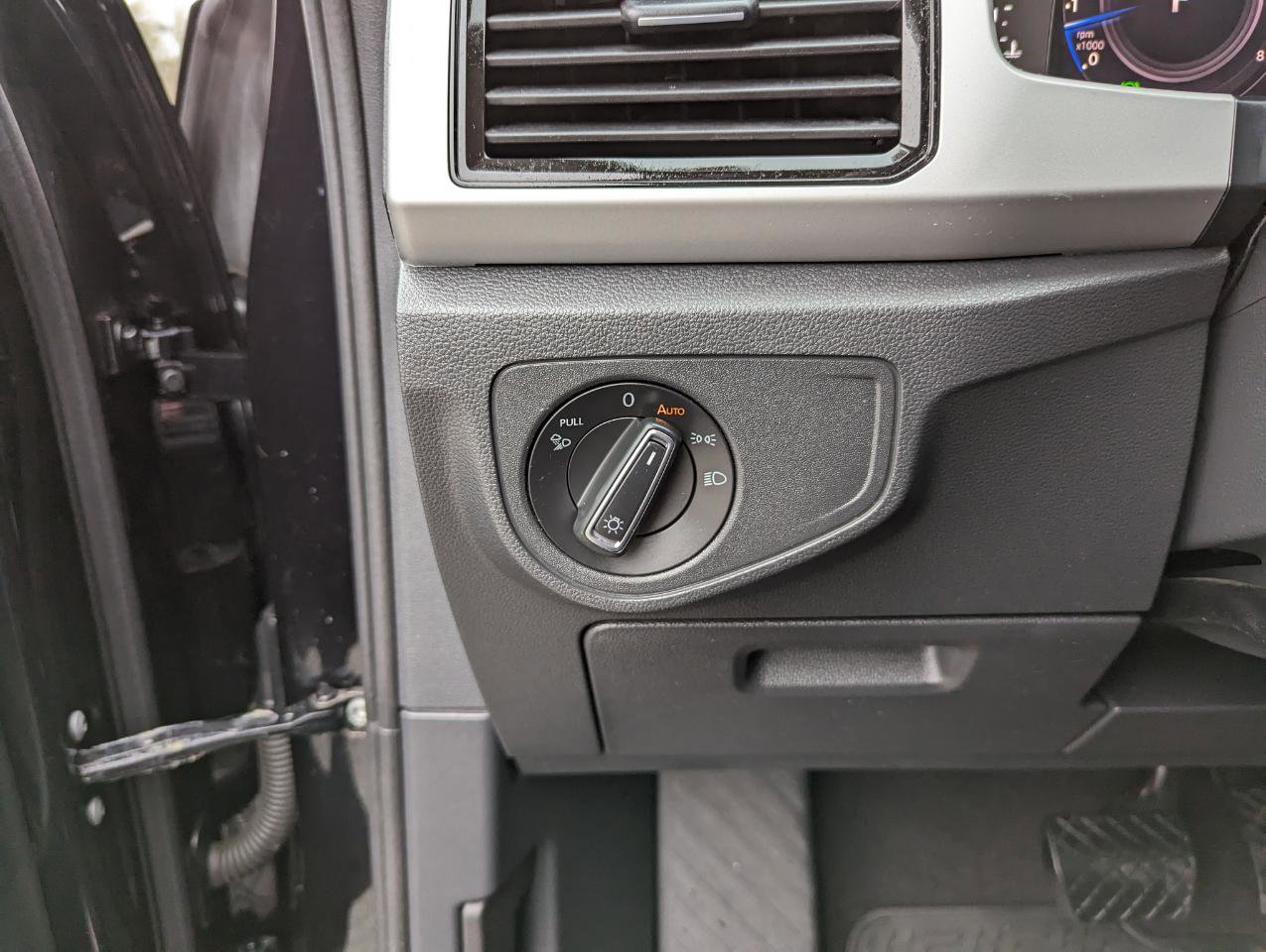 Used 2023 Volkswagen Atlas SE w/ Panoramic Sunroof Package image 14