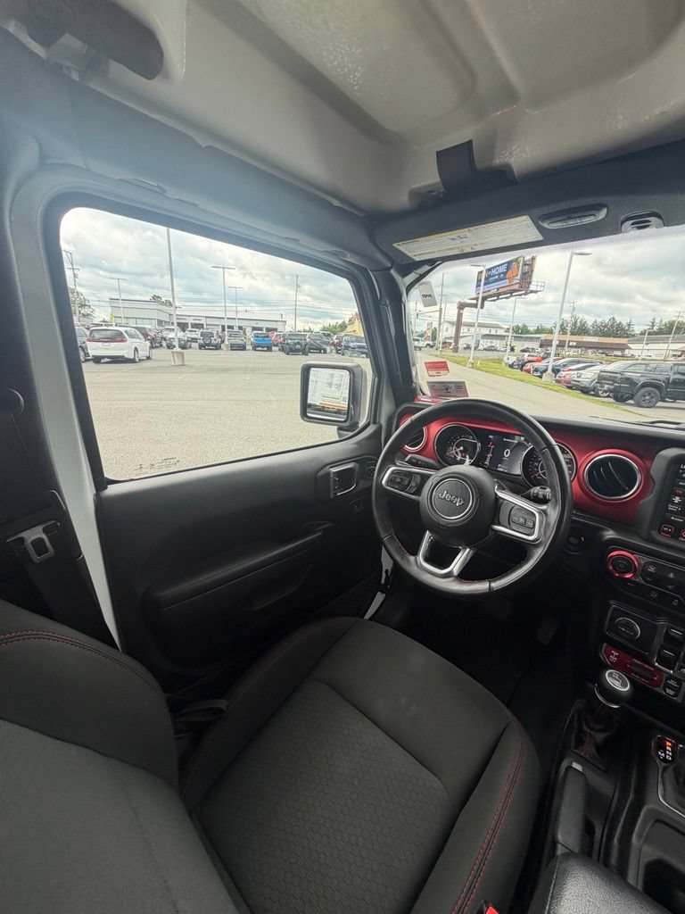 Used 2022 Jeep Wrangler Unlimited Rubicon w/ Cold Weather Group AWD/4WD image 15