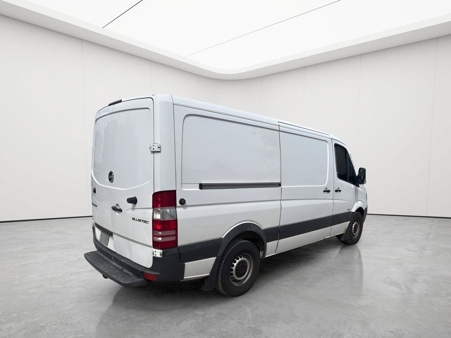 Used 2014 Freightliner Sprinter 2500 RWD image 3