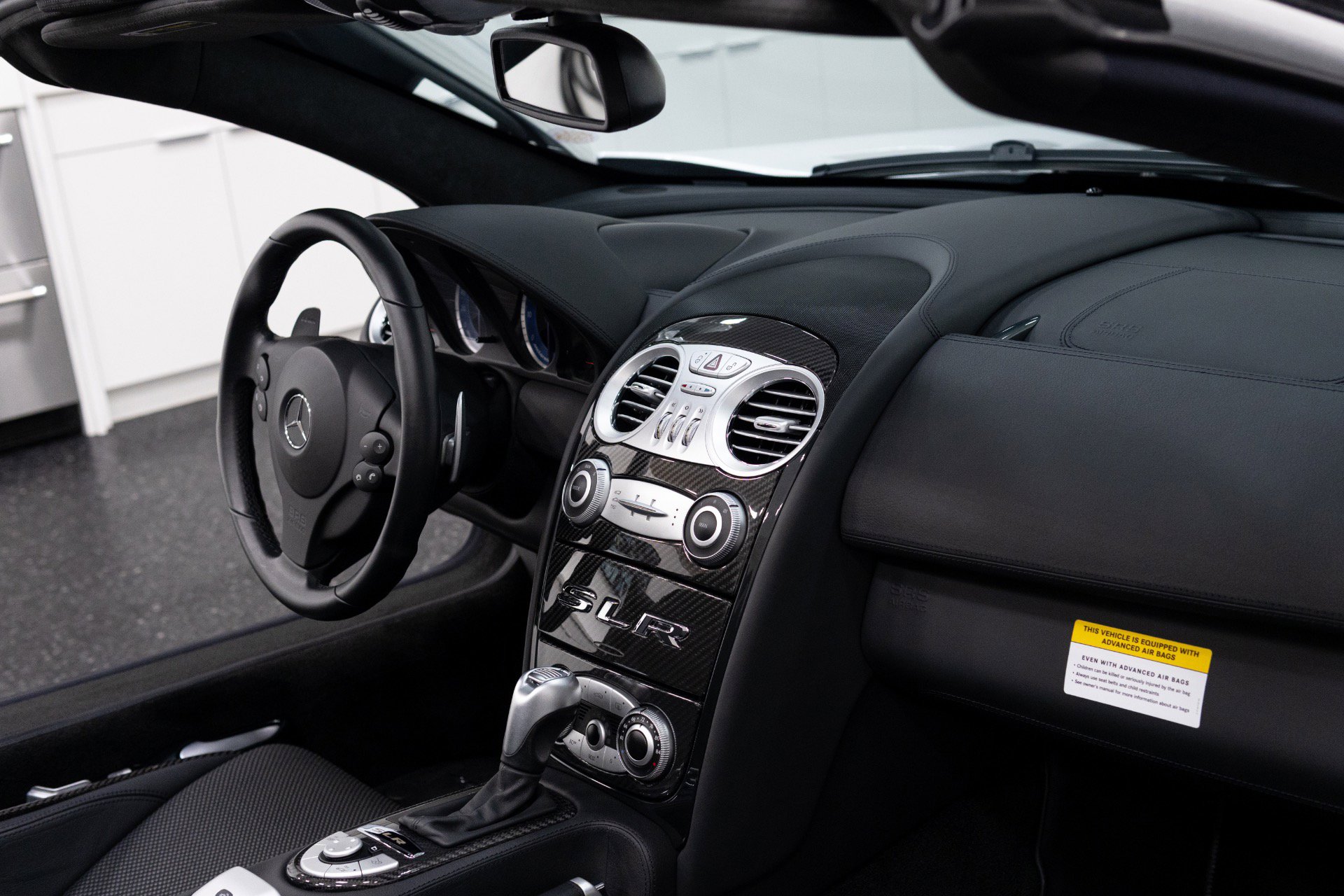 Used 2009 Mercedes-Benz SLR image 48