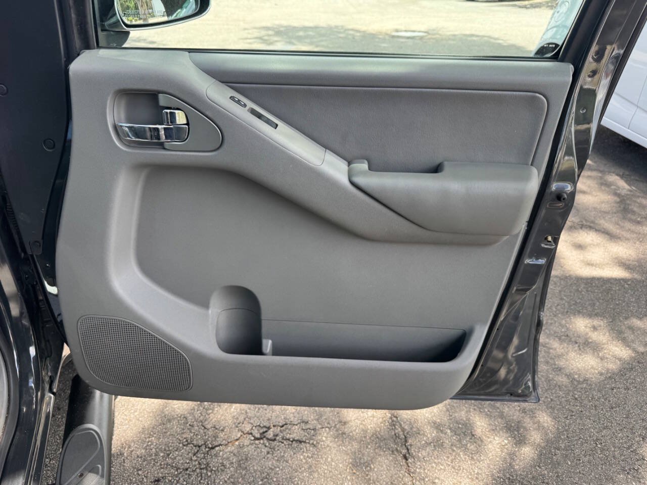 Used 2011 Nissan Frontier SL RWD image 45