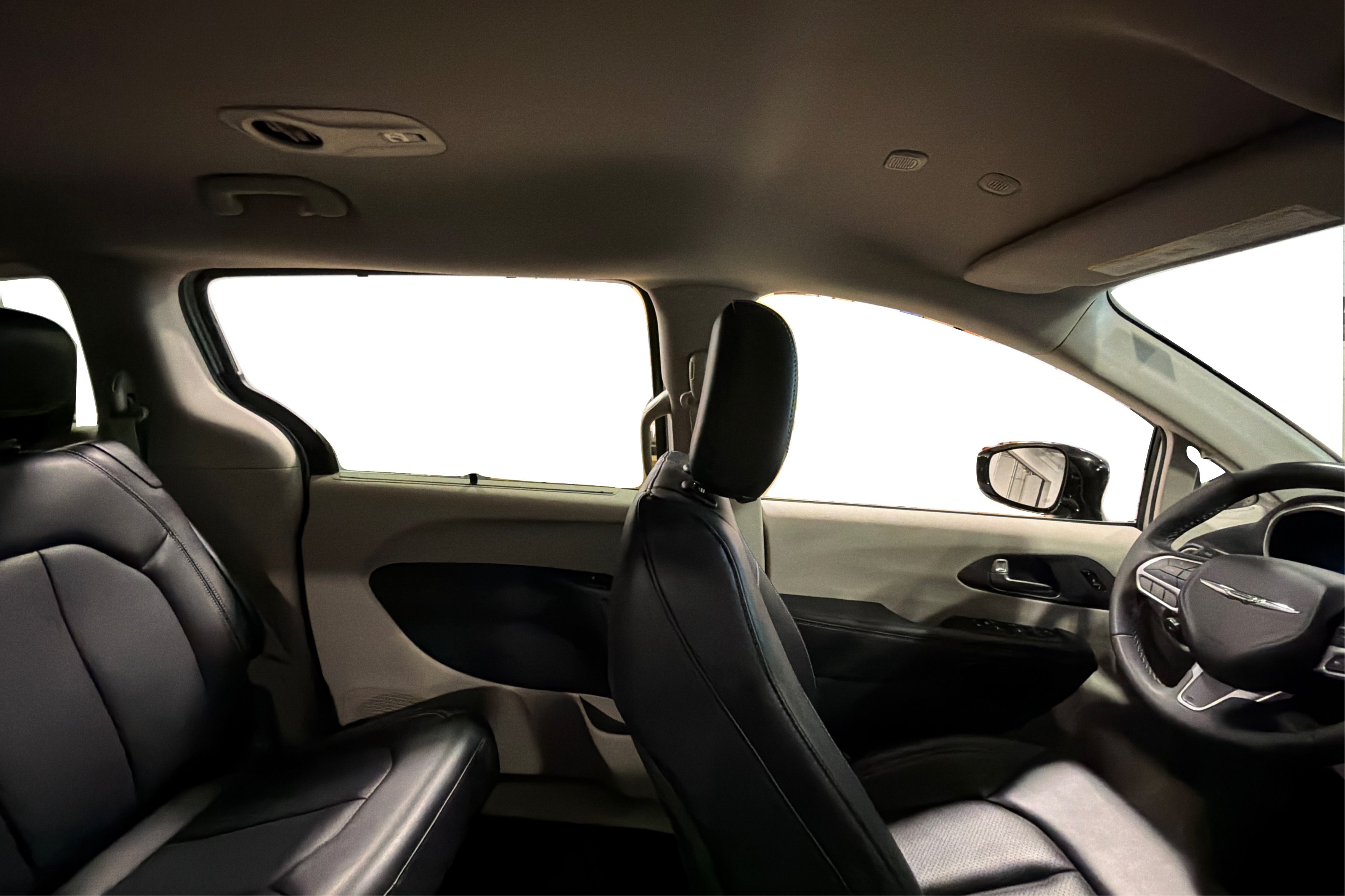 Used 2024 Chrysler Pacifica Touring-L FWD image 42