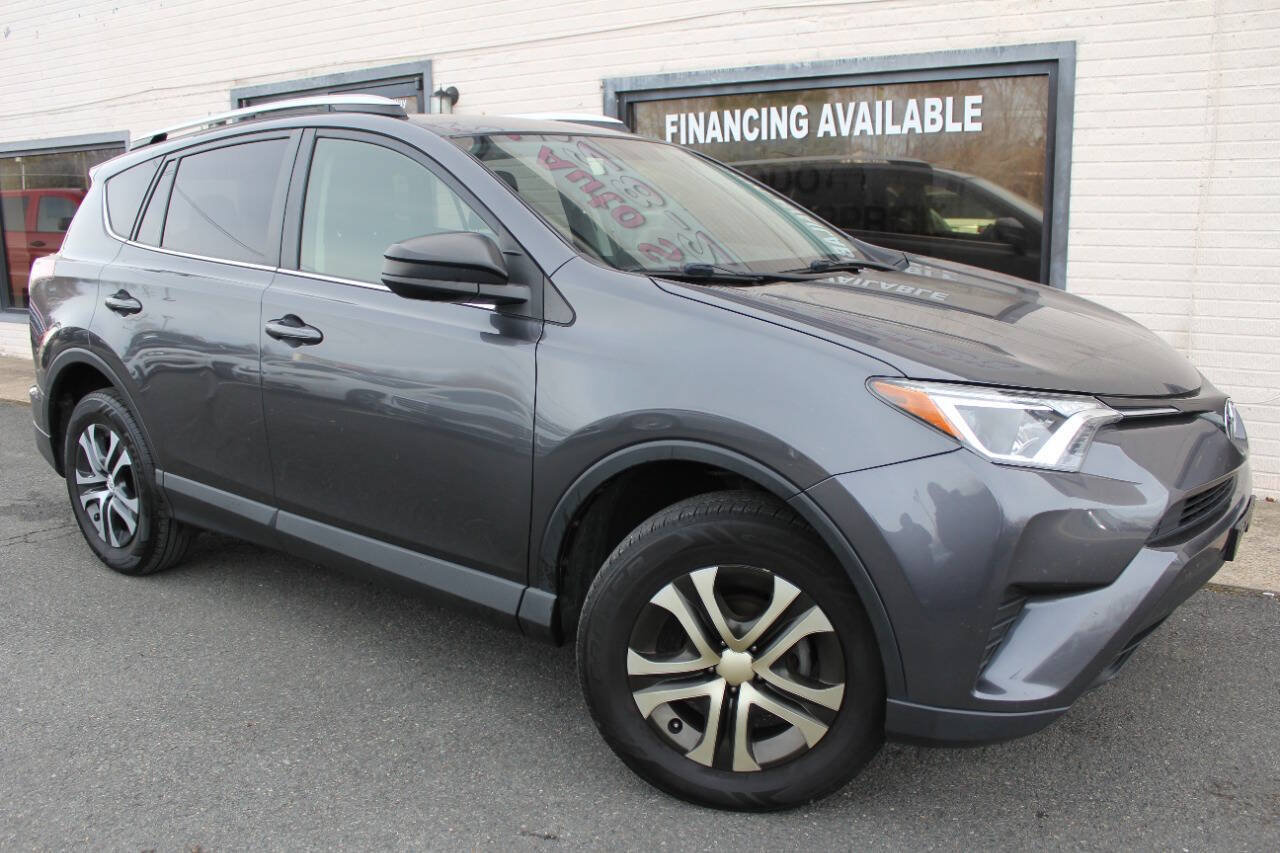 Used 2016 Toyota RAV4 LE image 10