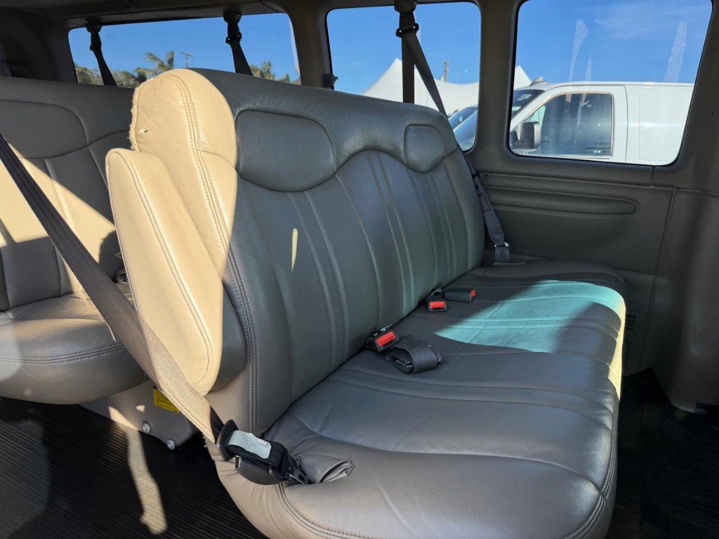 Used 2001 Chevrolet Express 3500 Extended Passenger image 33