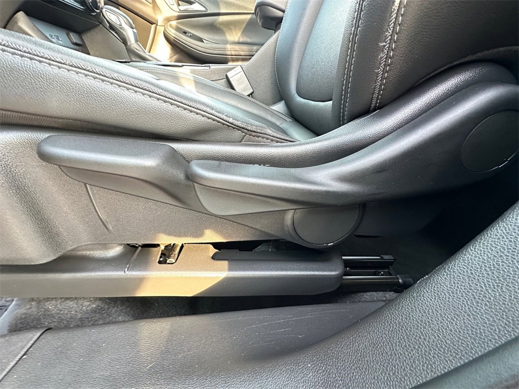 Used 2024 Buick Encore GX Sport Touring image 10