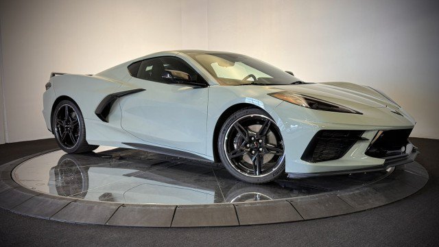 Used 2024 Chevrolet Corvette Stingray Premium Cpe w/ Z51 Performance Package RWD image 2