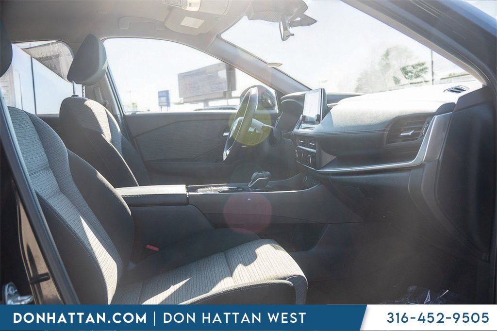 Used 2023 Nissan Rogue SV image 22