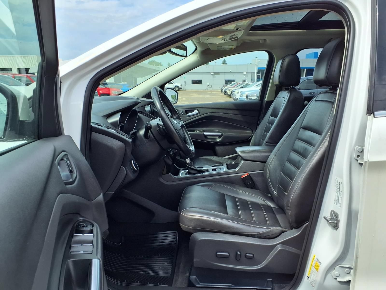 Used 2017 Ford Escape Titanium w/ Equipment Group 301A AWD/4WD image 18