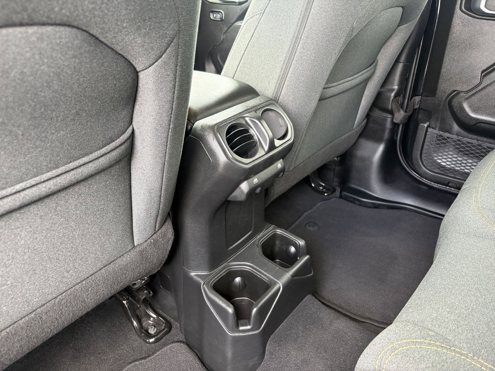 Used 2025 Jeep Wrangler Unlimited Sport AWD/4WD image 22
