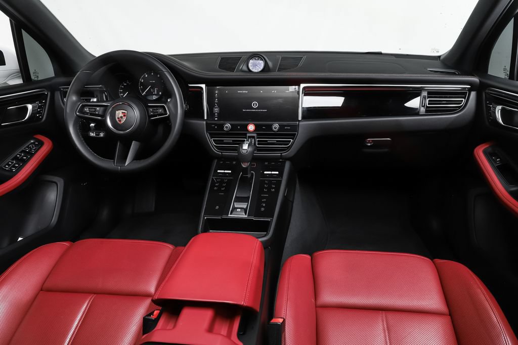 Used 2025 Porsche Macan AWD/4WD image 8