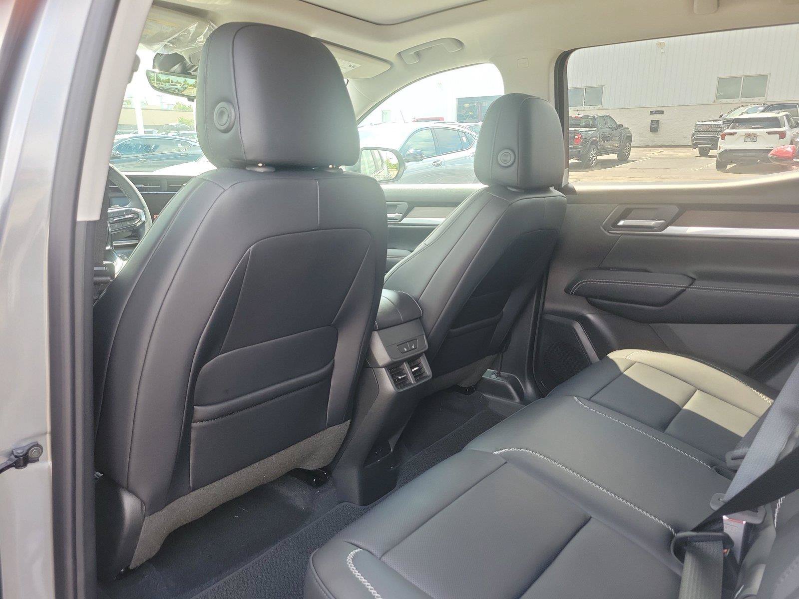 New 2027 GMC Terrain Denali w/ LPO, Black Badging Package AWD/4WD image 15