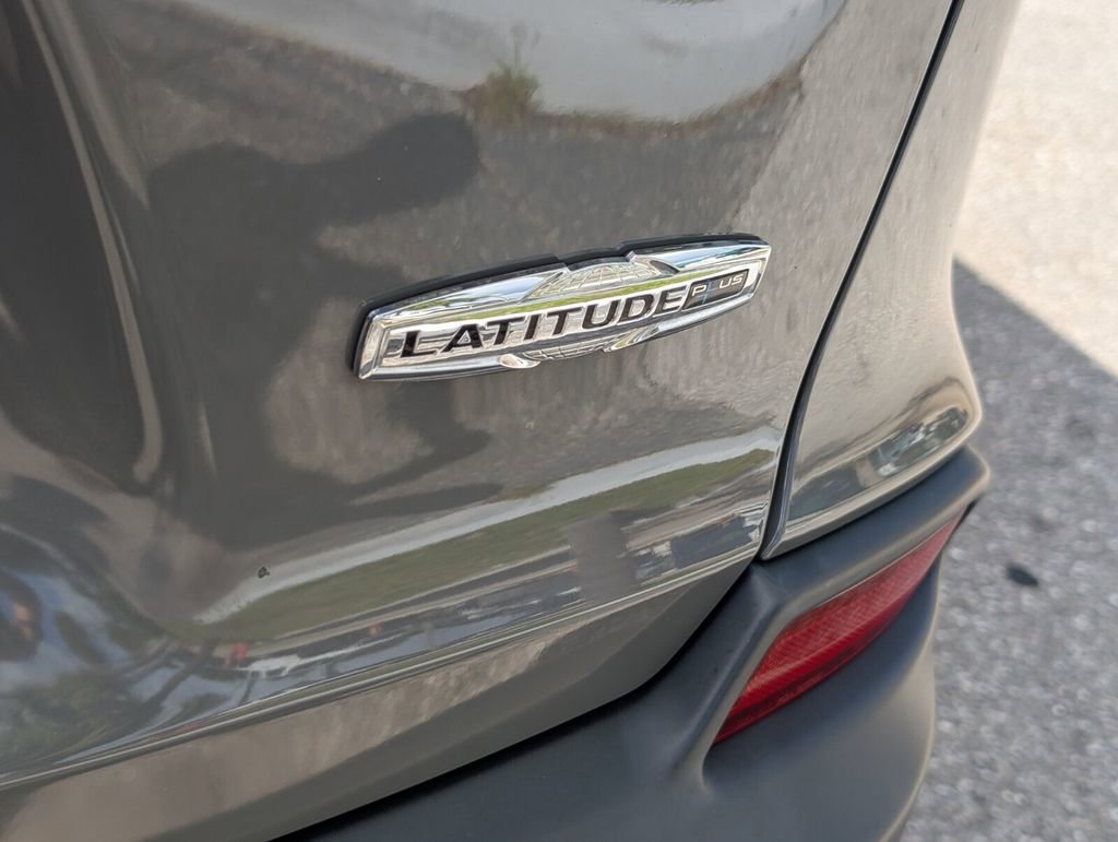 Used 2020 Jeep Cherokee Latitude Plus image 16