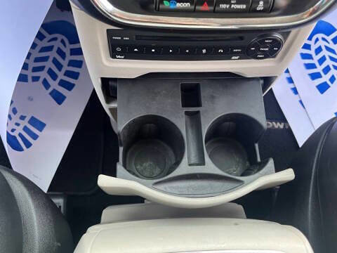 Used 2011 Chrysler Town & Country Touring-L w/ Entertainment Group #2 image 20