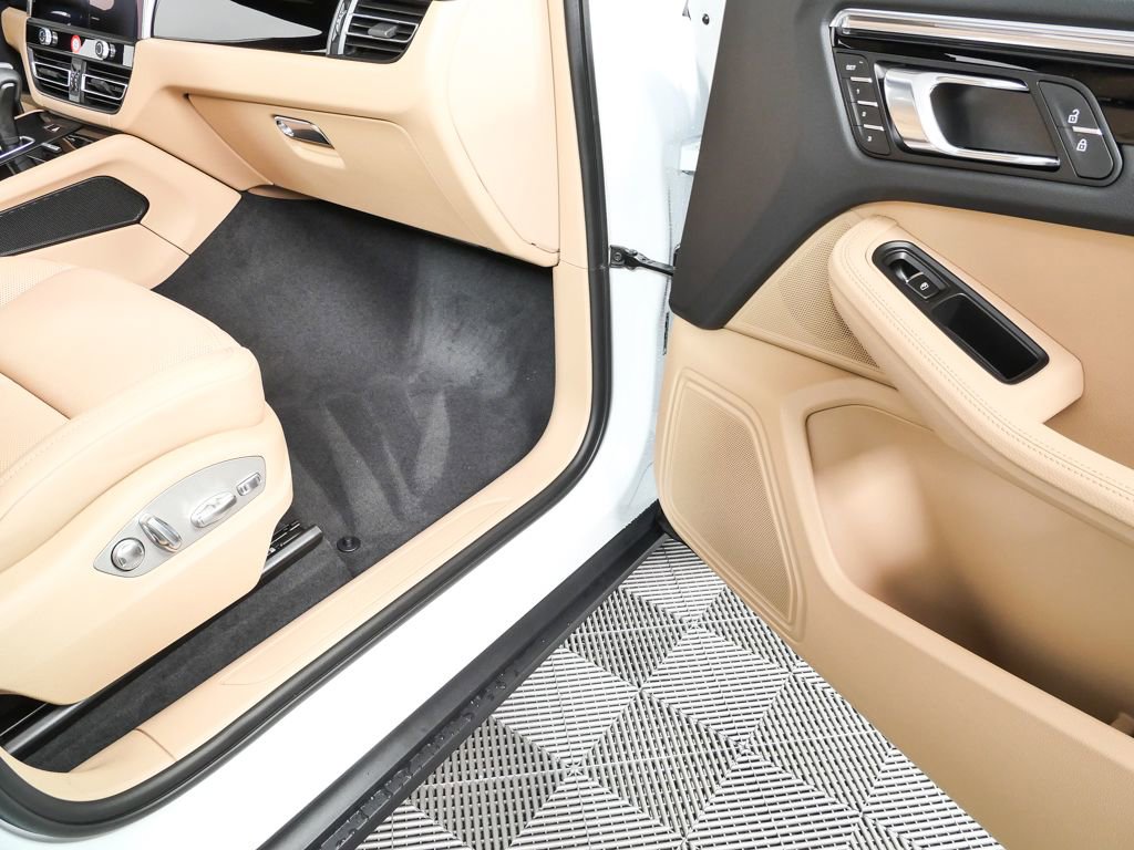 New 2026 Porsche Macan AWD/4WD image 25