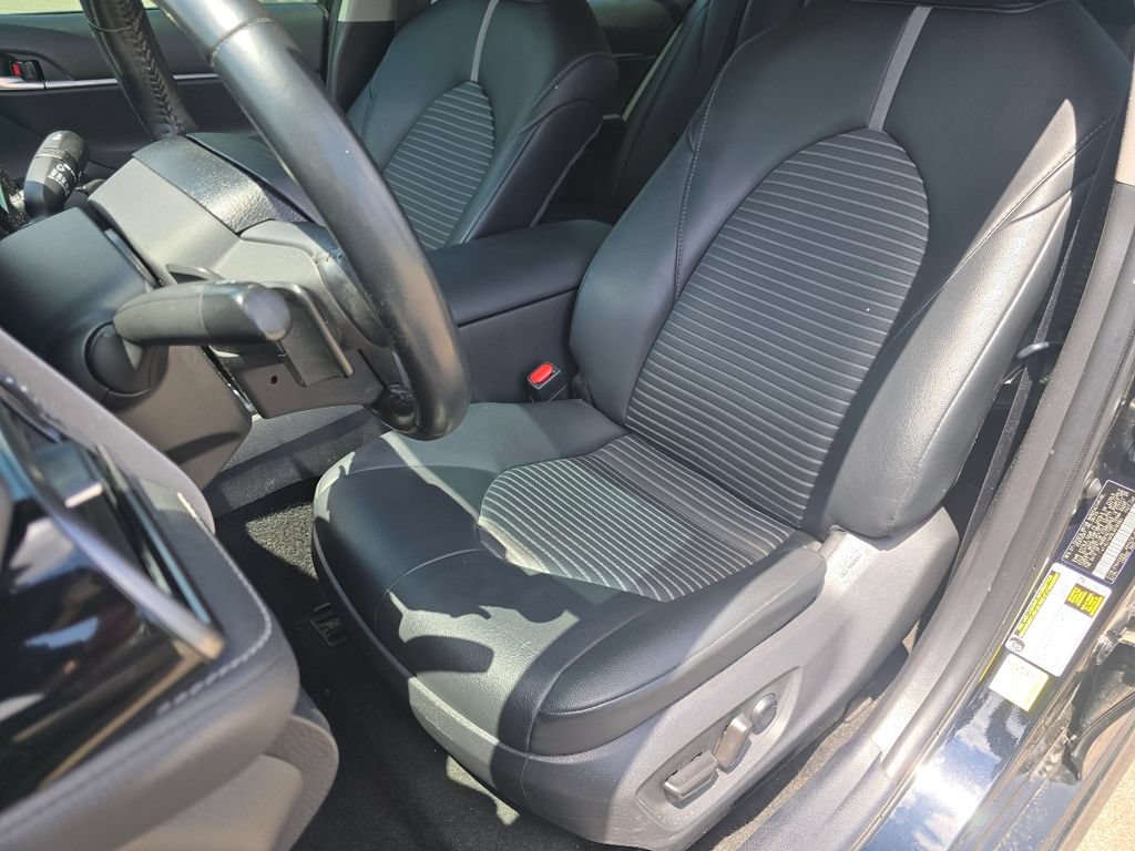 Used 2020 Toyota Camry SE FWD image 18