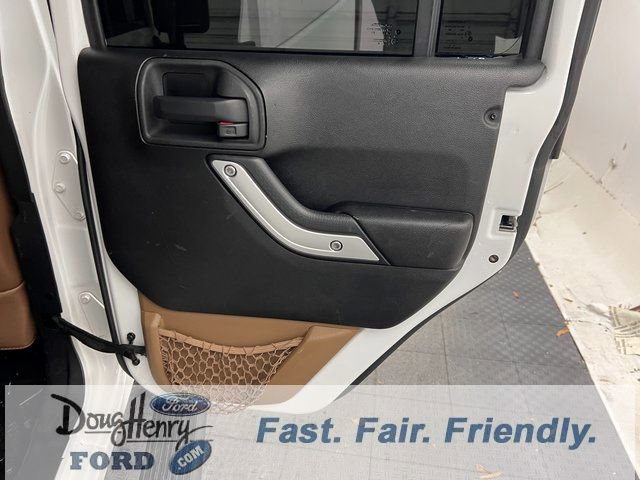 Used 2014 Jeep Wrangler Unlimited Sahara w/ Dual Top Group image 34
