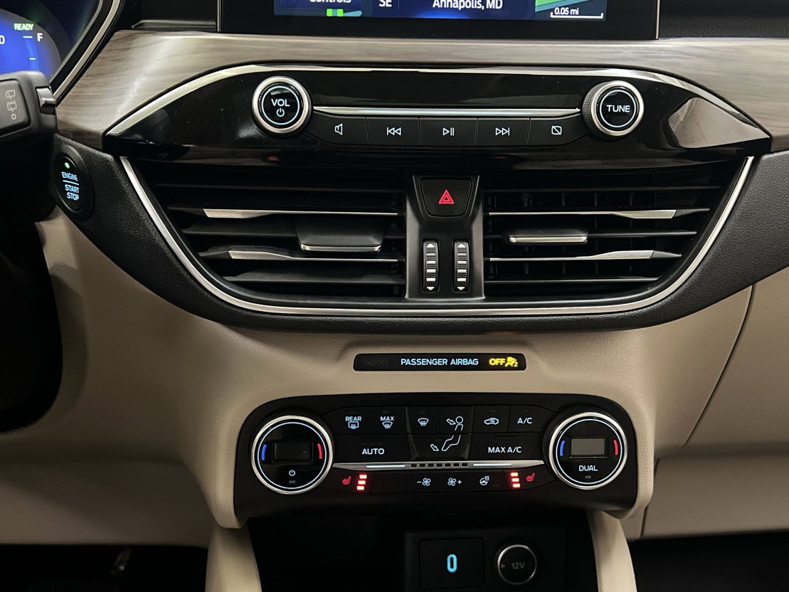 Used 2020 Ford Escape Titanium image 19