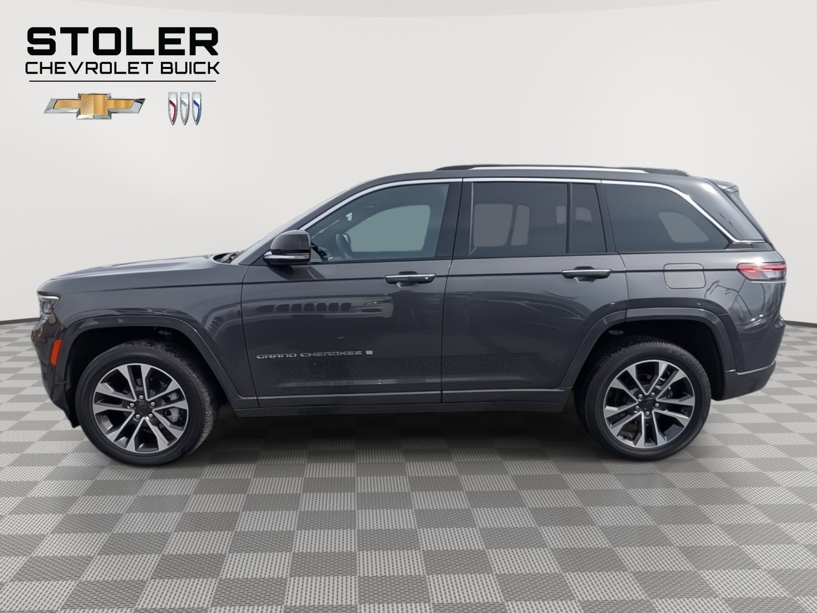Used 2022 Jeep Grand Cherokee Overland w/ Luxury Tech Group IV image 2