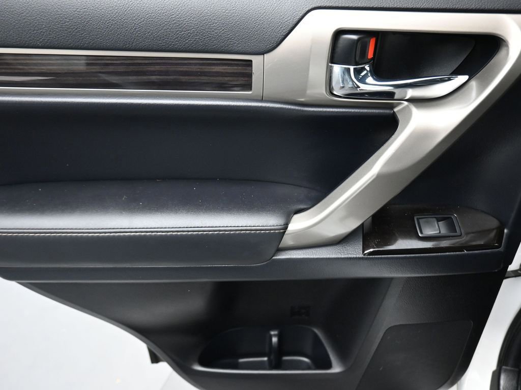 Used 2016 Lexus GX 460 w/ Navigation Package image 32