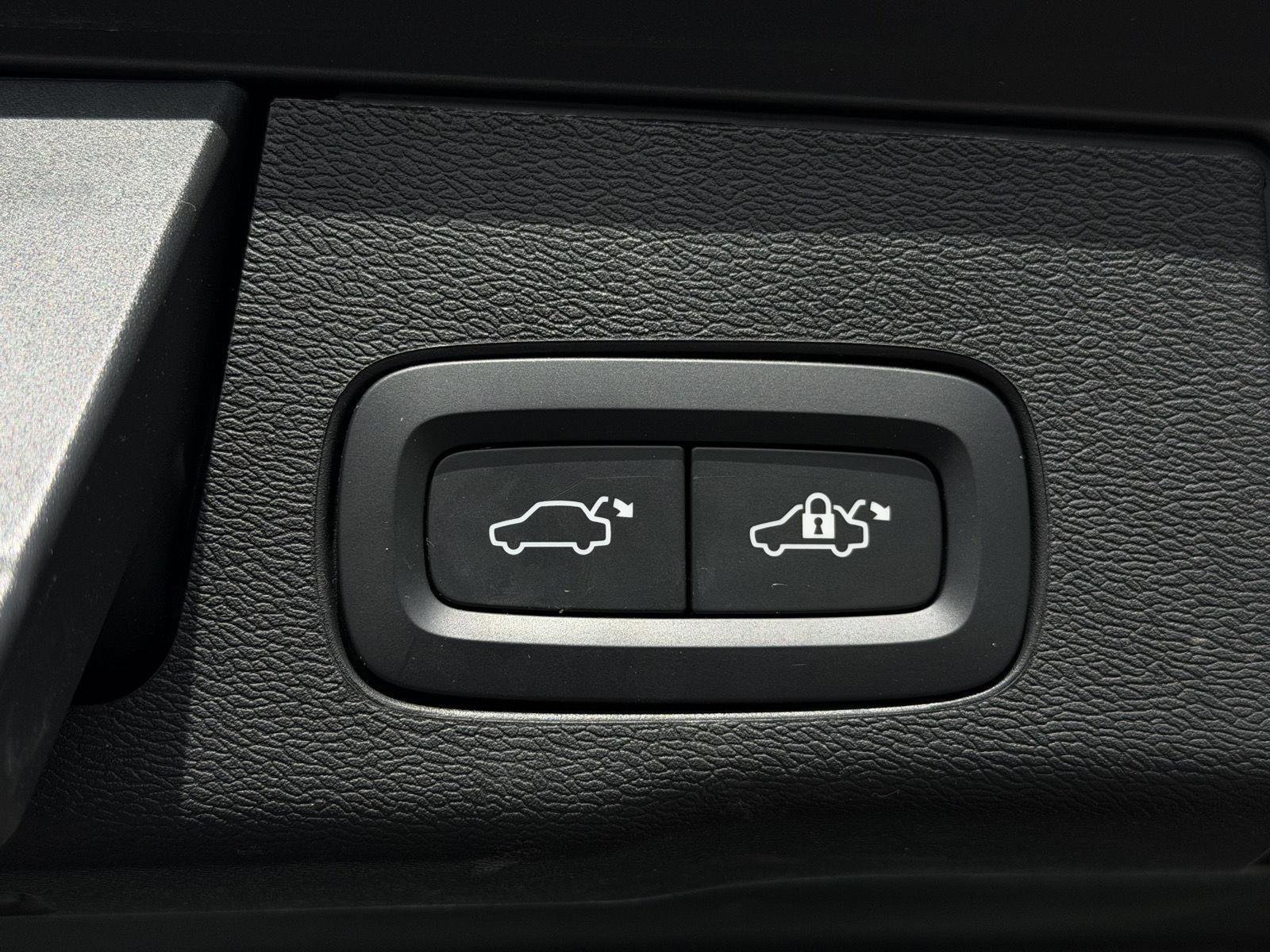 Used 2023 Volvo XC60 B5 Core AWD/4WD image 25