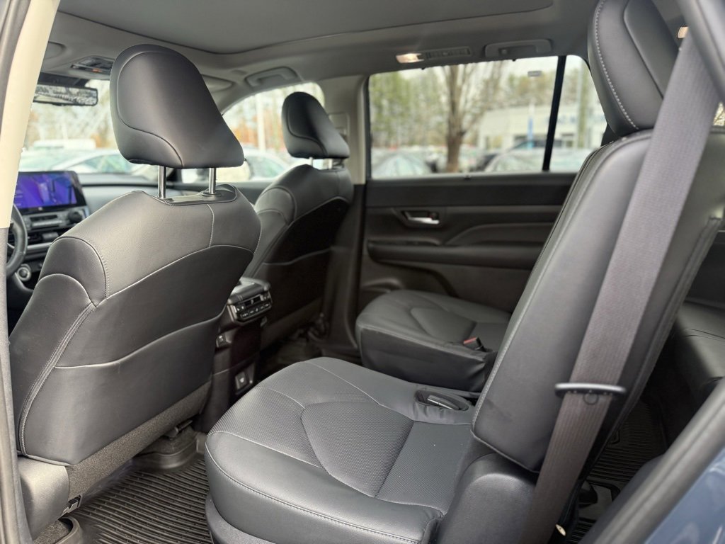 Used 2024 Toyota Grand Highlander Platinum image 17