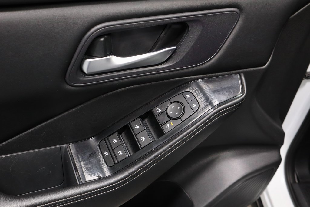 Certified 2024 Nissan Rogue SV image 22