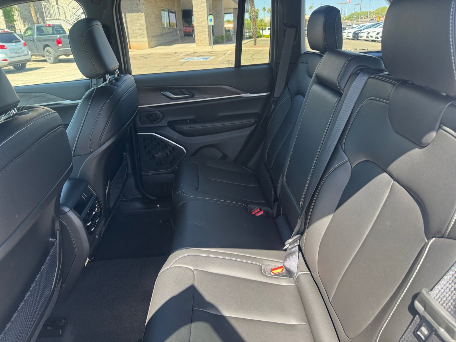 New 2026 Jeep Grand Cherokee Limited RWD image 17