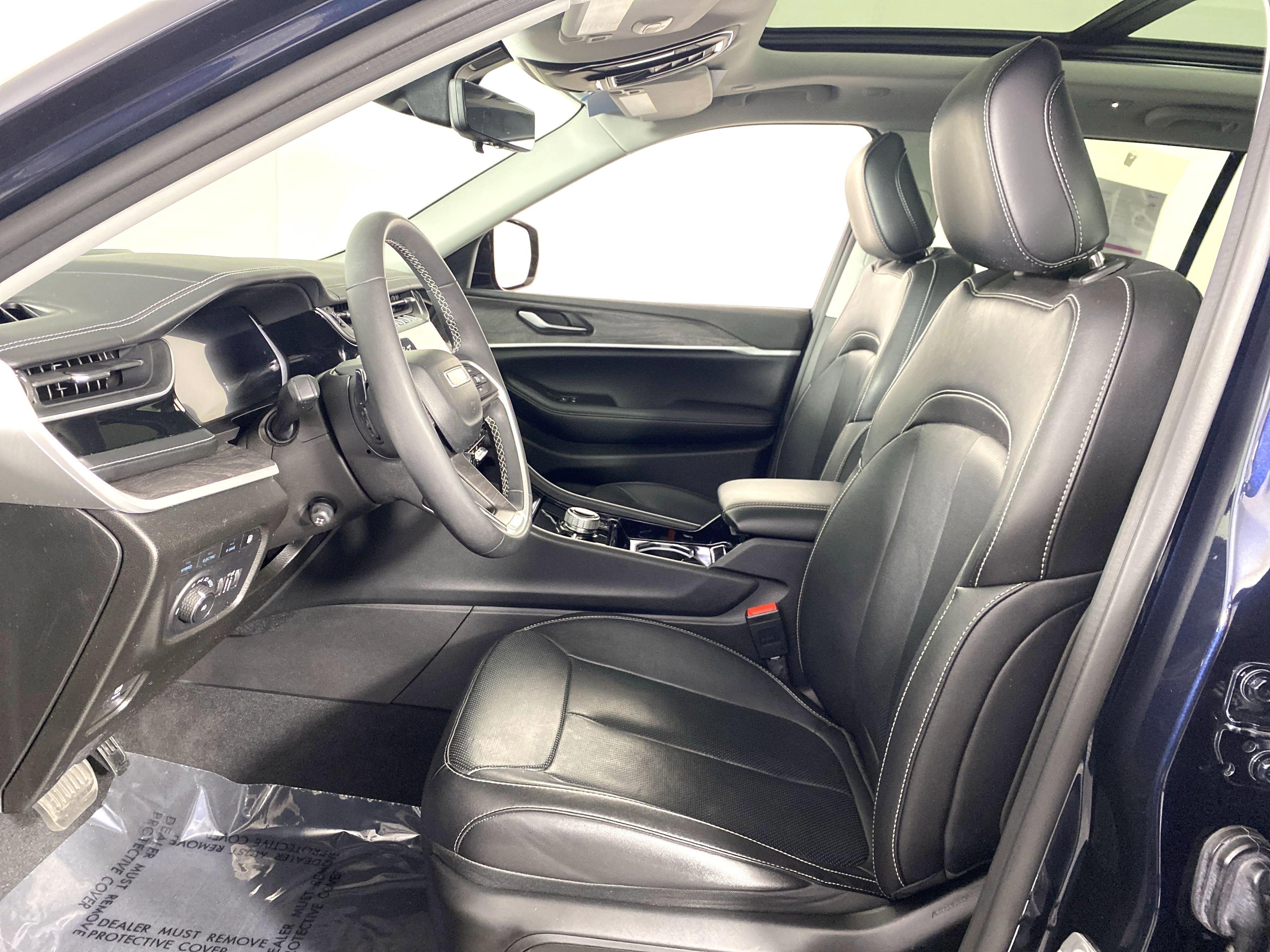 Used 2022 Jeep Grand Cherokee Limited 4xe w/ Luxury Tech Group II image 17