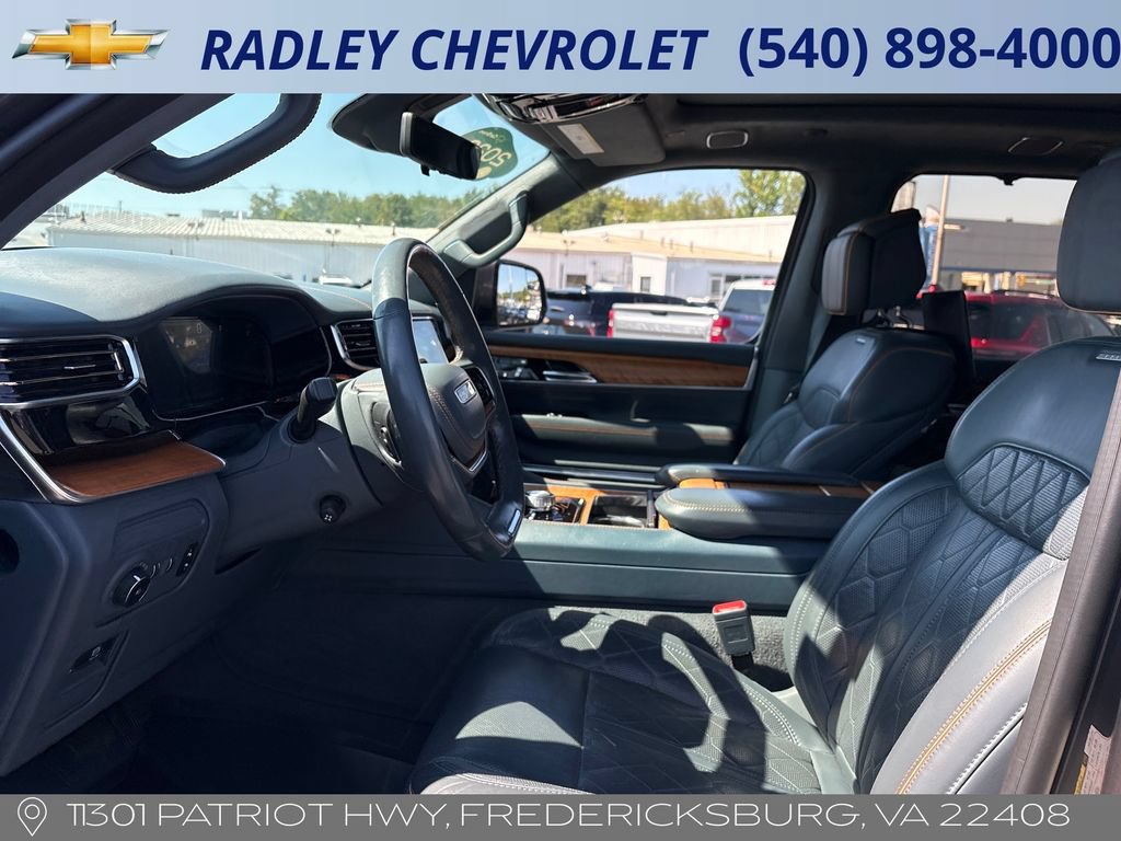 Used 2022 Jeep Grand Wagoneer Series III w/ Rear Seat Video Group 1 AWD/4WD image 3