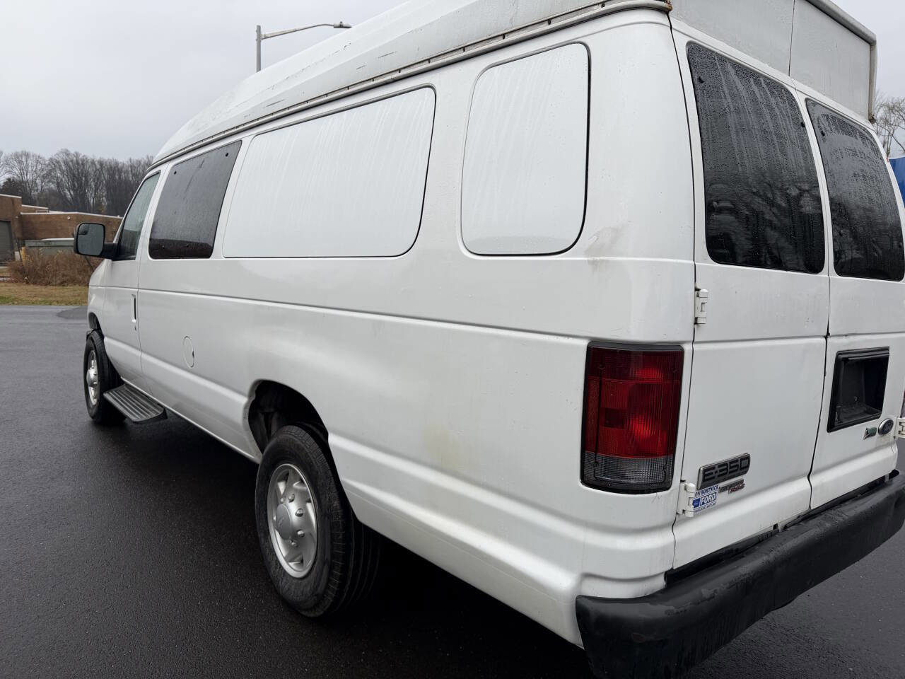 Used 2010 Ford E-350 and Econoline 350 XLT image 11