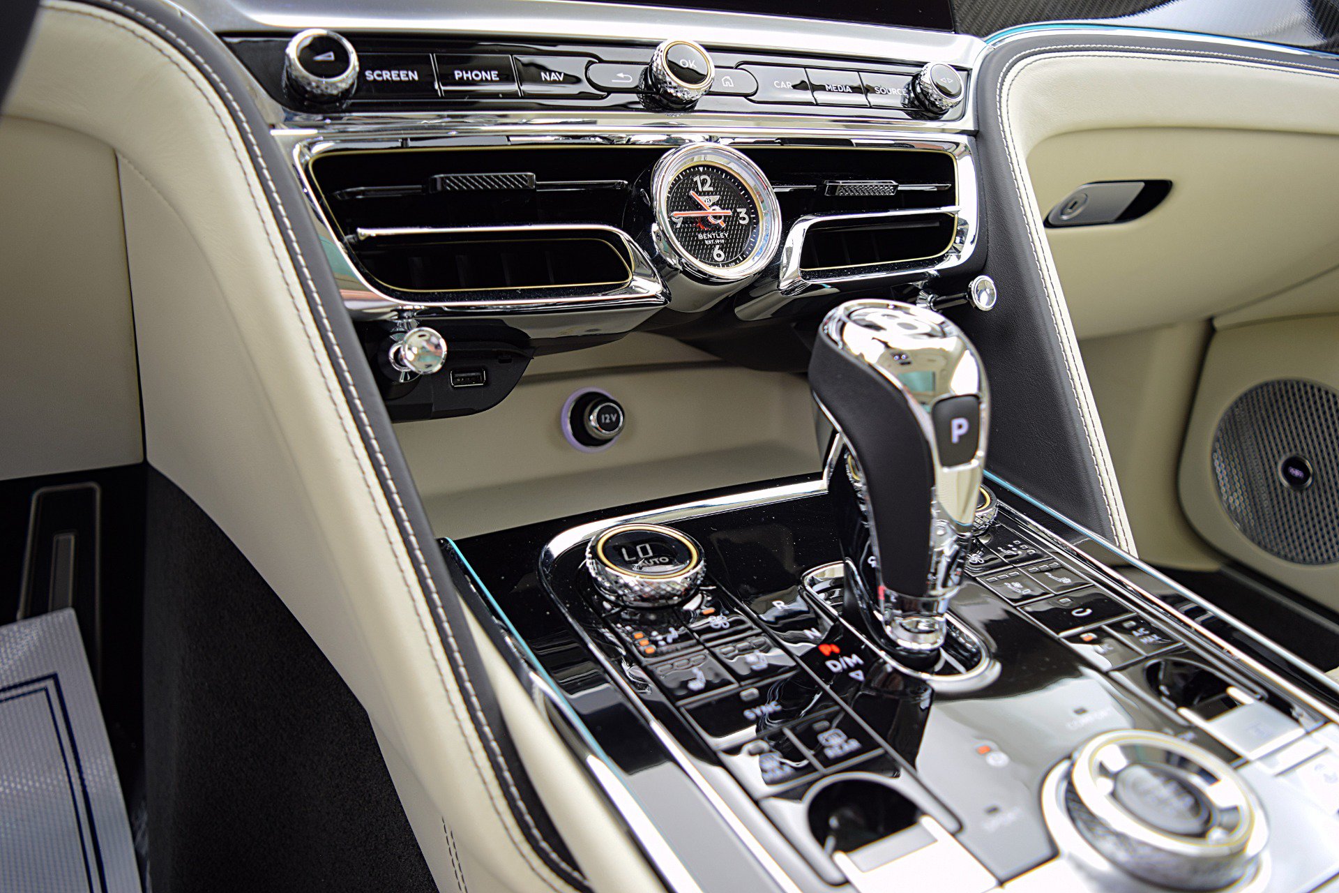 Certified 2022 Bentley Flying Spur V8 AWD/4WD image 41