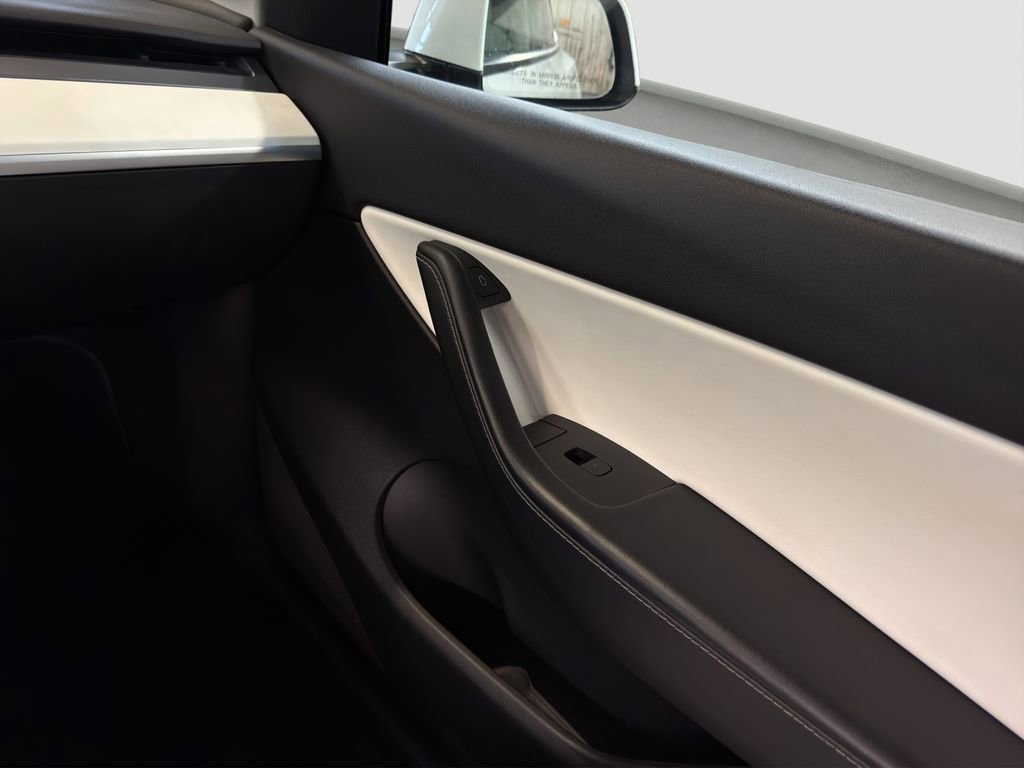 Used 2022 Tesla Model Y Long Range AWD/4WD image 16