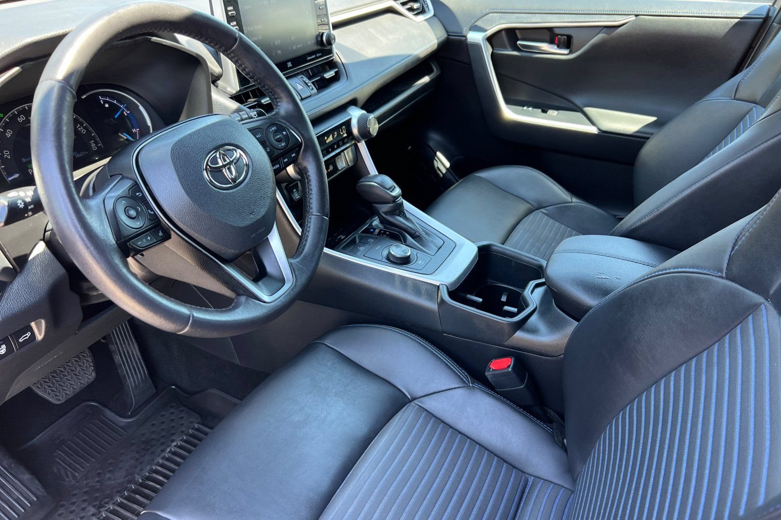 Used 2022 Toyota RAV4 XSE AWD/4WD image 11