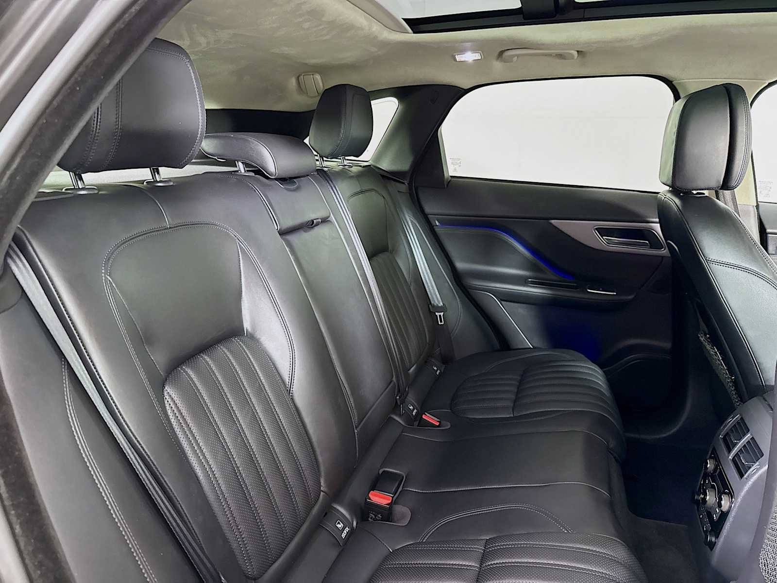 Used 2019 Jaguar F-PACE Portfolio AWD/4WD image 27