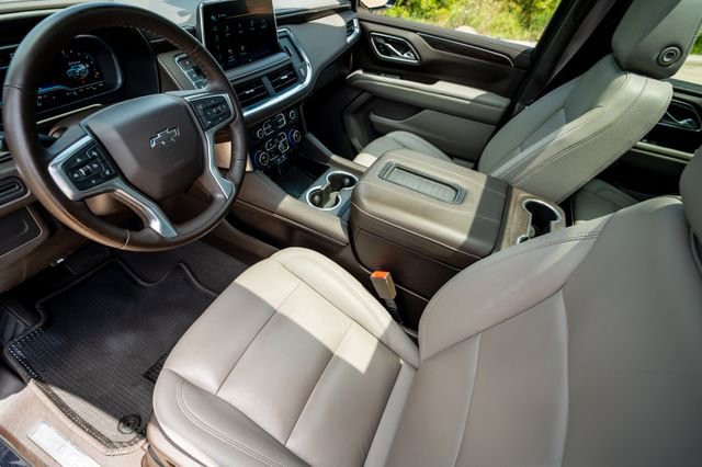 Used 2023 Chevrolet Tahoe Z71 w/ Luxury Package AWD/4WD image 7