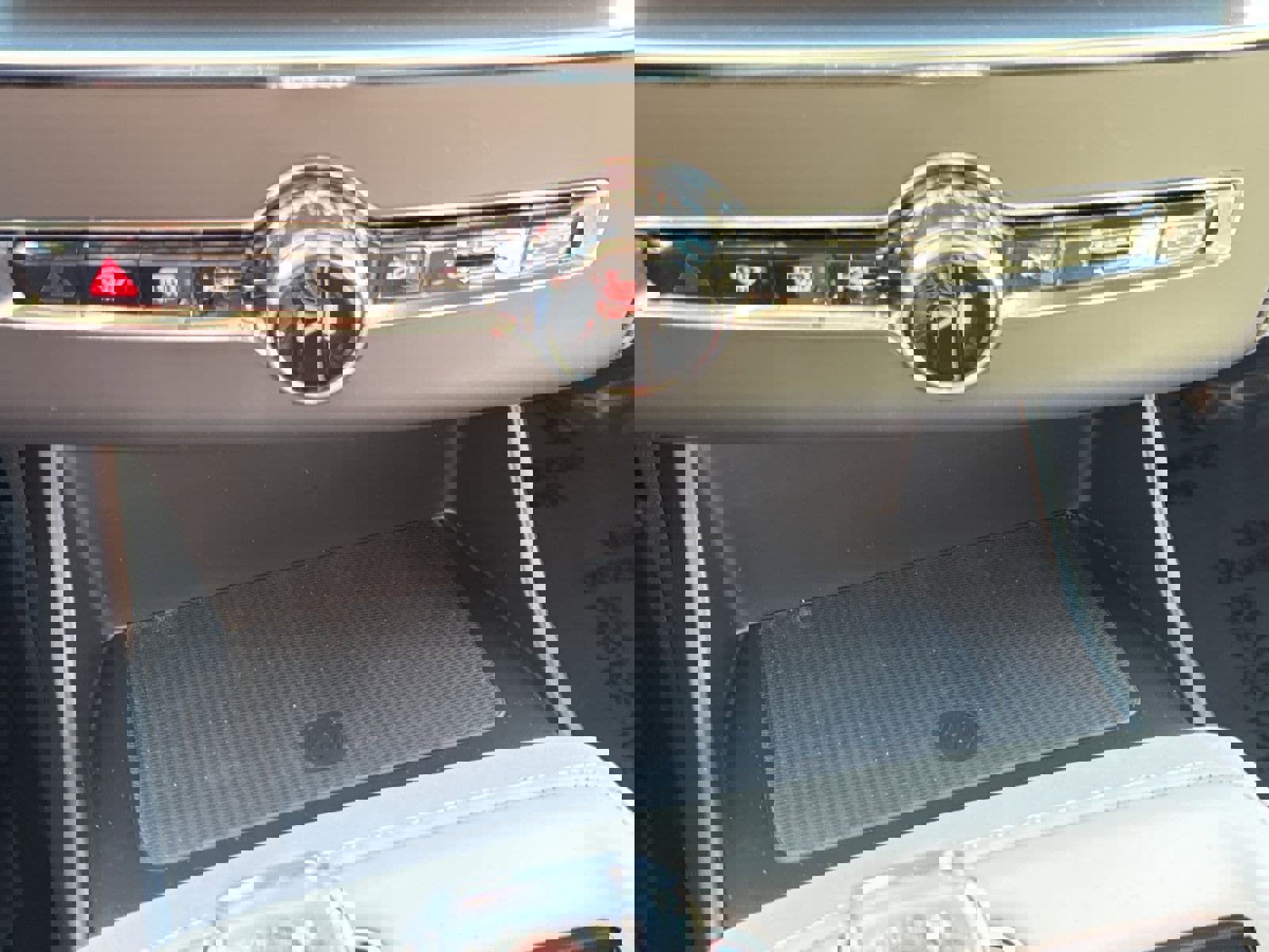 New 2026 Volvo XC90 B6 Plus w/ Protection Package Premier image 31