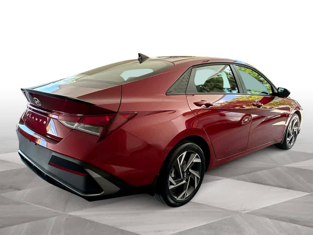 Used 2025 Hyundai Elantra Sport FWD image 8