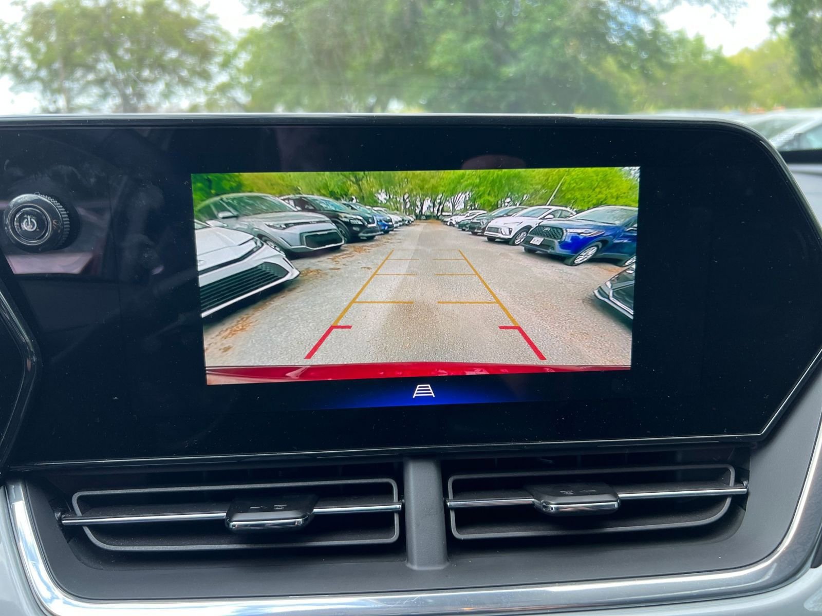 Used 2025 Chevrolet Trax LT w/ LT Convenience Package image 21