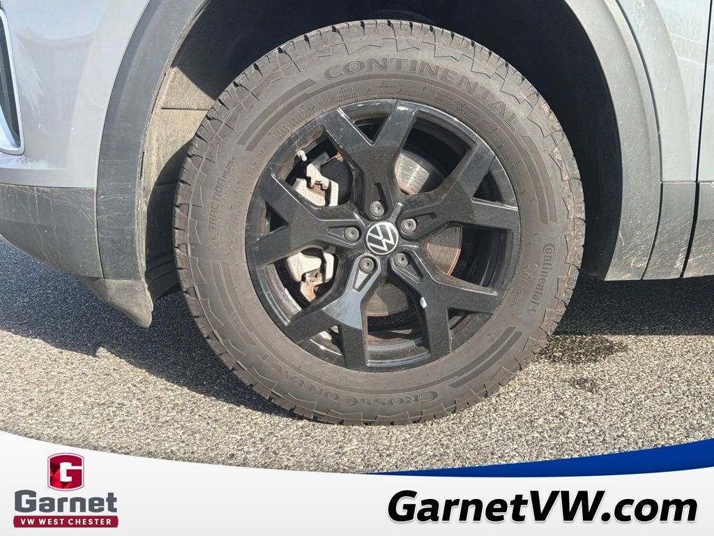 Used 2024 Volkswagen Atlas Peak Edition SE image 27