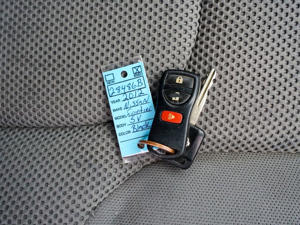 Used 2012 Nissan Frontier SV image 27