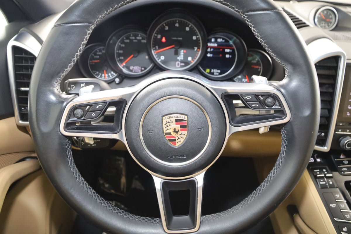 Used 2017 Porsche Cayenne Platinum Edition AWD/4WD image 40