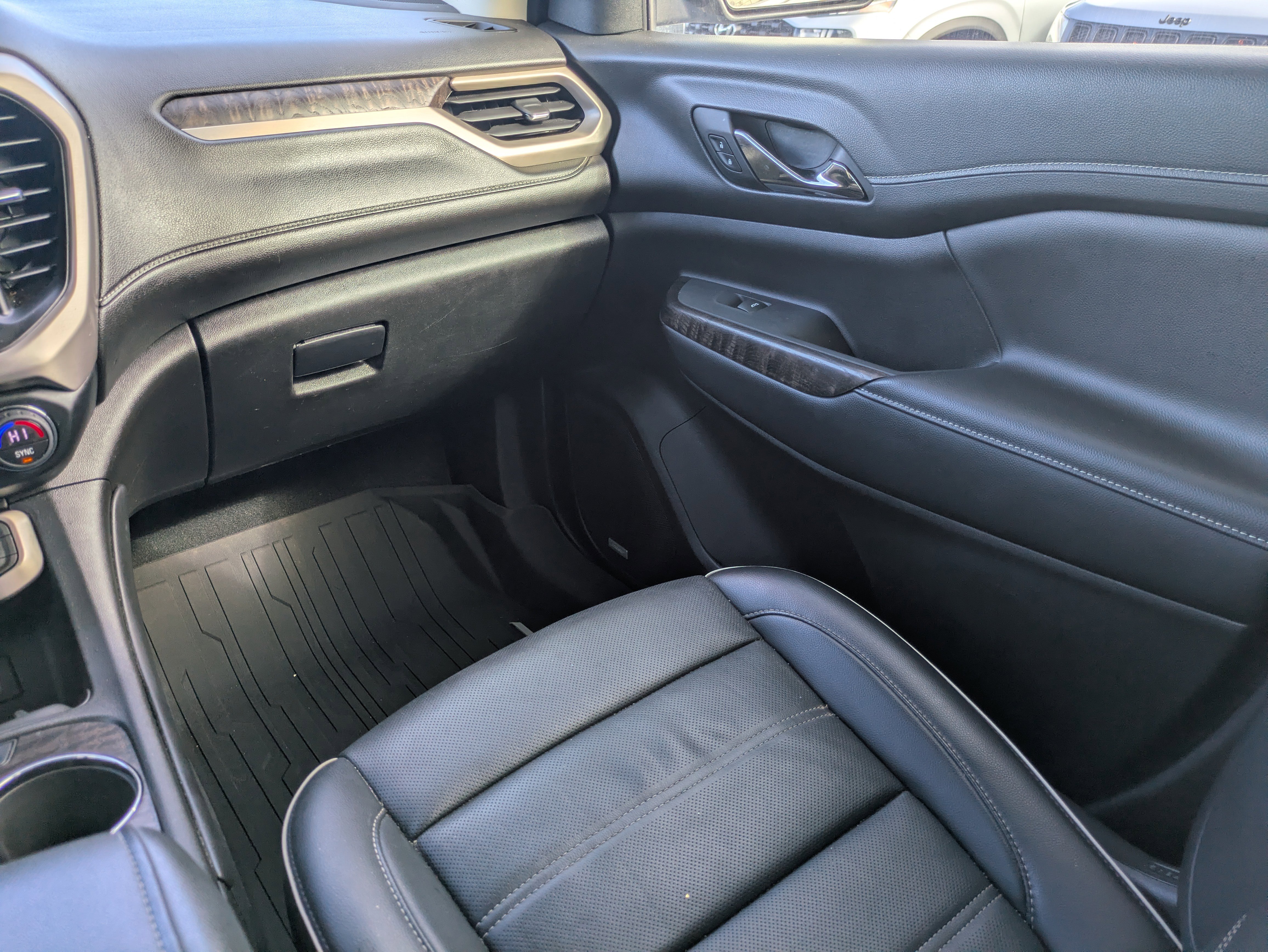 Used 2023 GMC Acadia Denali w/ Denali Ultimate Package image 13