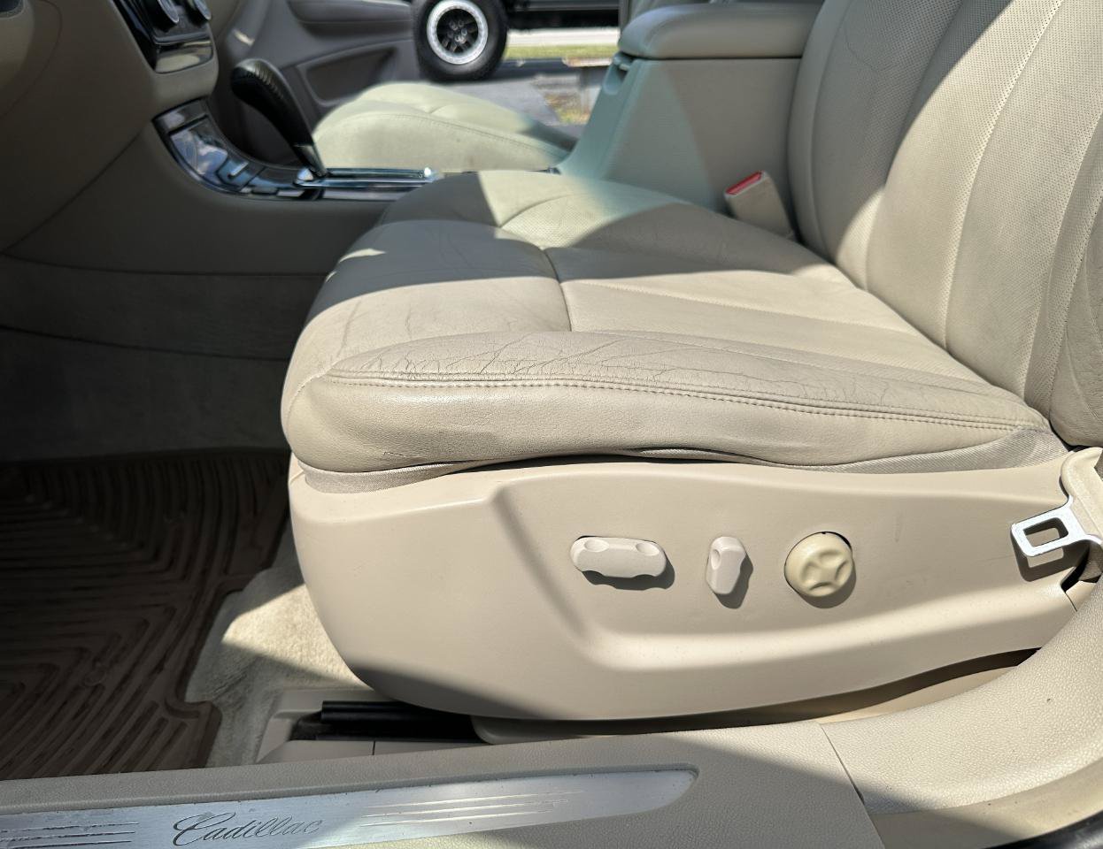 Used 2008 Cadillac DTS FWD image 27